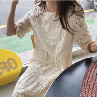 フラワー刺繍ワンピース