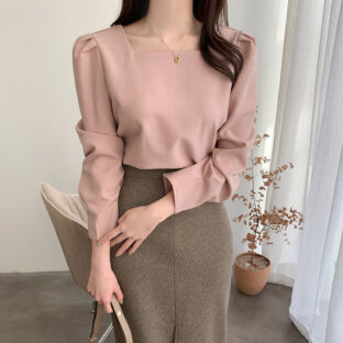 スクエアネックブラウス