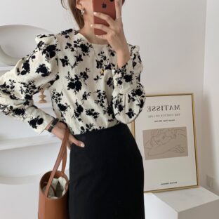 フローラルブラウス