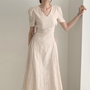 Vネックスリムワンピース