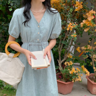 Vネックミドルワンピース