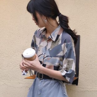 プリントレトロシャツ