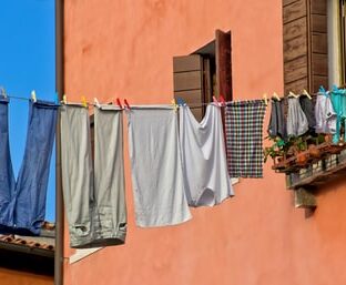 洋服の洗濯どうしてる?洗濯表示って?洗濯の仕方とコツをご紹介!