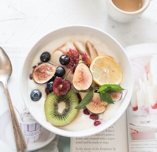 妊娠中の食事の影響は？食べていいものと避けるべき食べ物