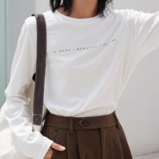 シンプル長袖Tシャツ