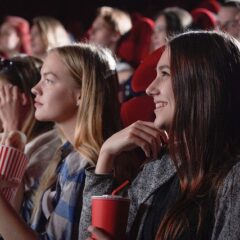 子供と映画デビュー！何歳から？持ち物と楽しみ方は？