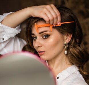 眉毛どうしてる？整え方は？初心者はどうする？注意点は？