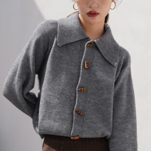 グレーカーディガン