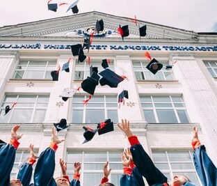 卒園式の服装は何にする?両親と女の子と男の子それぞれご紹介!