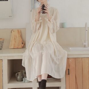 レース襟ワンピース