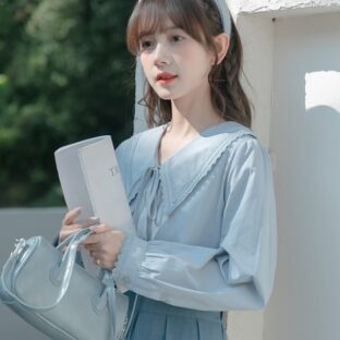 レースリボンブルーシャツ