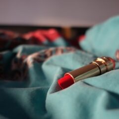 リップメイクの種類と塗る時のコツと落とし方