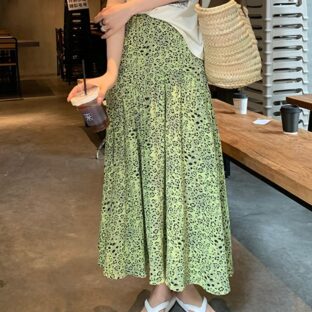 グリーンヒョウ柄スカート