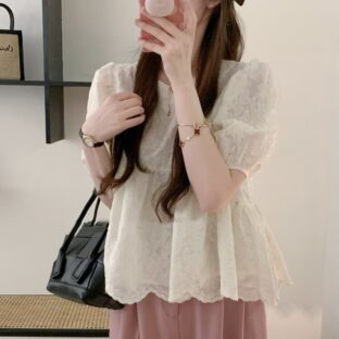 パフスリーブレースブラウス