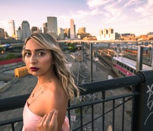 日焼け止めを塗り直す方法は?頻度とタイミングをご紹介します