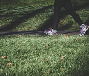 ウォーキングの効果は？やり方と注意点をご紹介します