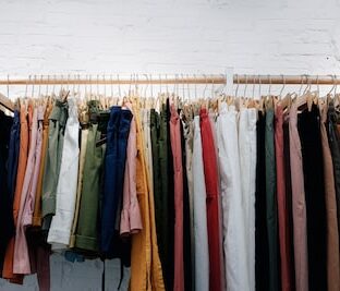 秋服は何月に買う？取り入れたい素材やアイテムは？