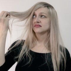 女性の抜け毛⁉原因は？チェック方法と減らす方法をご紹介します！