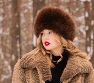 ふわもこ素材で叶える冬のおしゃれ！ポイントとおすすめふわもこ小物